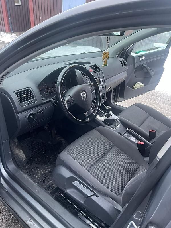 Begagnad VW Golf V 102 HK (75 kW) 2007