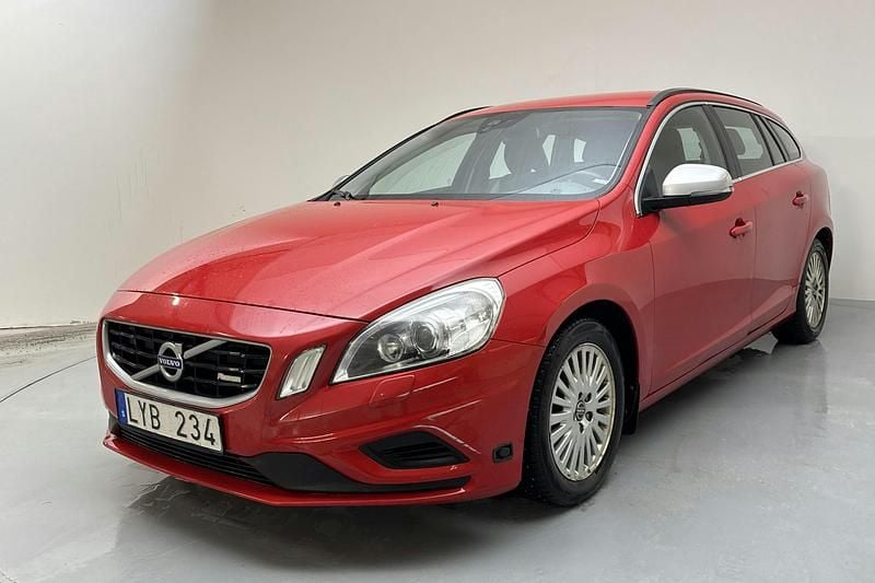 Begagnad Volvo V60 R-Design 115 HK (84 kW) 2012 Röd Kombi