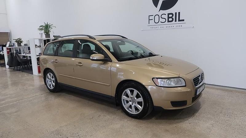 Ljusbrun Begagnad 2008 Volvo V50 Kombi | 39 900 kr (Marknadspris) - Bild 1/3