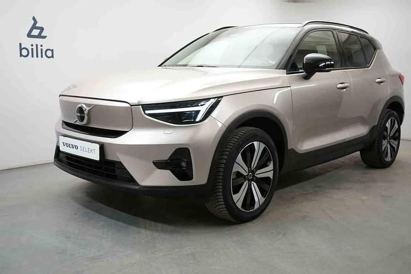 Grå Begagnad 2023 Volvo XC40 Single Motor SUV | 374 900 kr - Bild 1/1