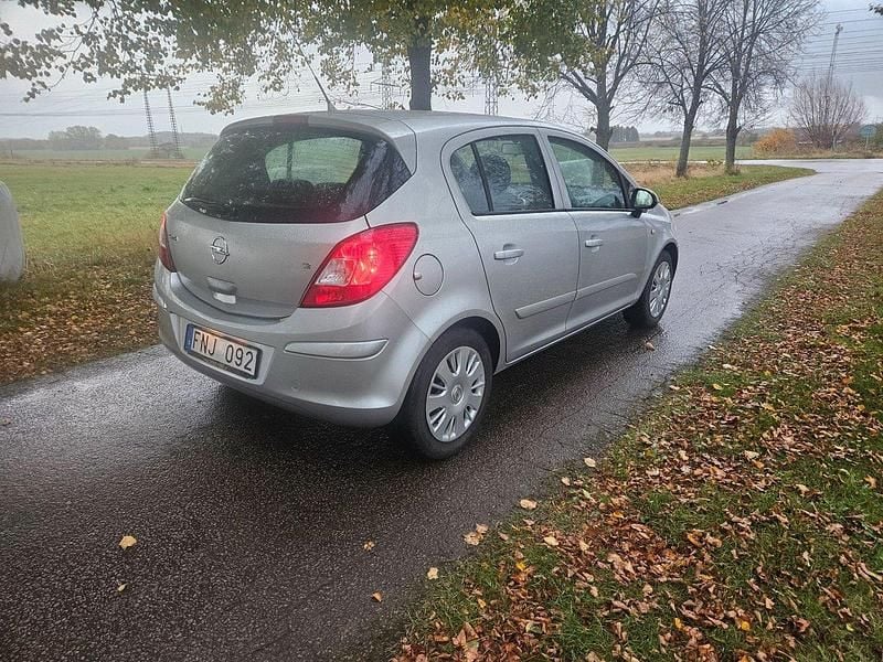 Begagnad Opel Corsa 80 HK (58 kW) 2007 Grå Halvkombi