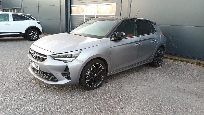 Grå /silvermetallic Begagnad 2021 Opel Corsa Halvkombi | 179 900 kr (Marknadspris) - Bild 1/4