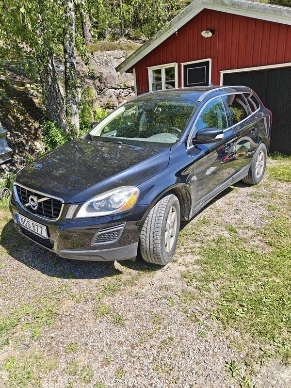 Svart Begagnad 2013 Volvo XC60 Momentum SUV | 110 000 kr (Bra pris) - Bild 1/4