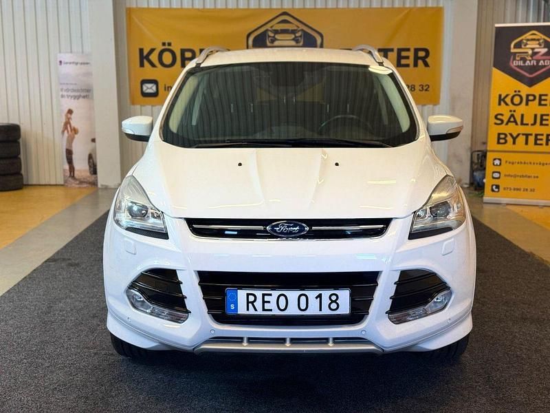 Vit Begagnad 2016 Ford Kuga Titanium X SUV | 139 900 kr (Marknadspris) - Bild 1/4
