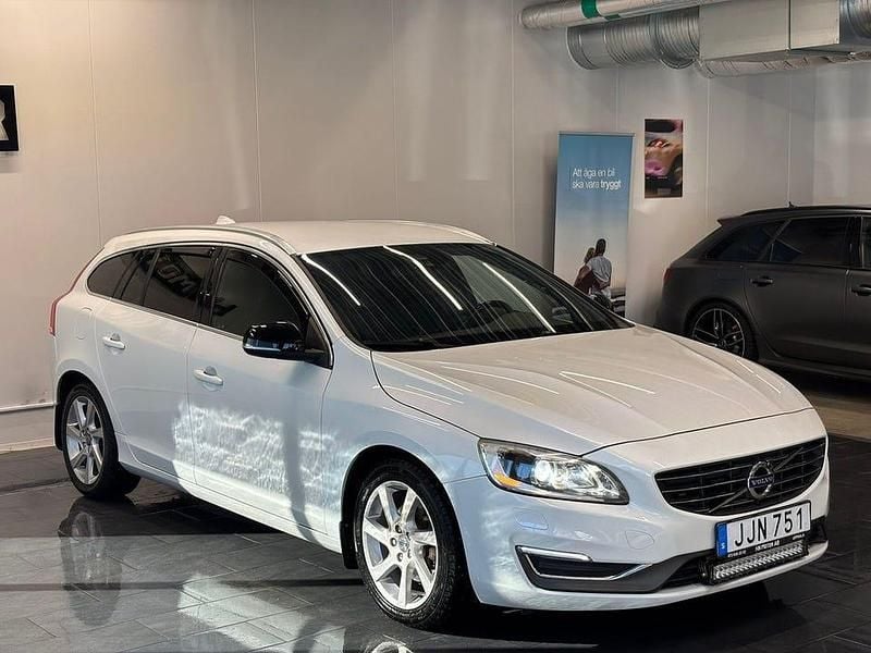 Begagnad Volvo V60 Summum 181 HK (133 kW) 2014 Vit Kombi