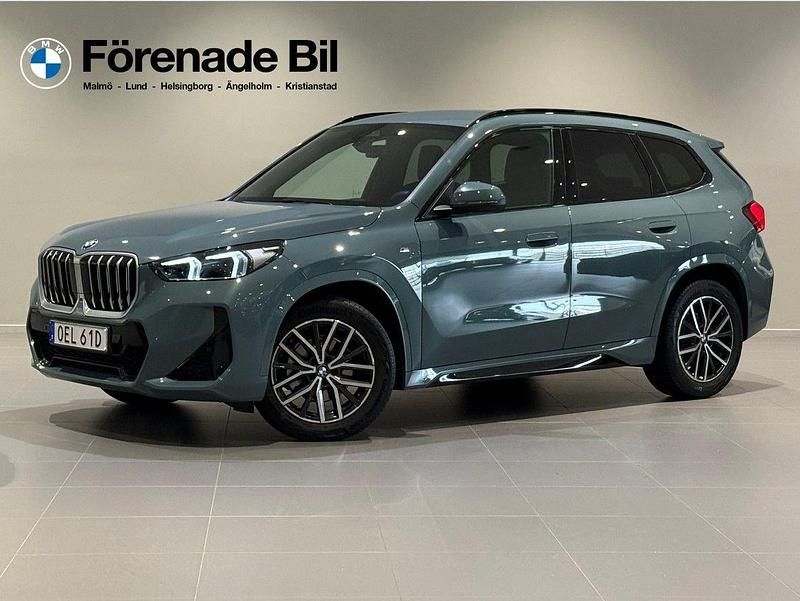Grön (cape york grön metallic) Begagnad 2025 BMW X1 Comfort Edition SUV | 429 000 kr (Dyr) - Bild 1/4