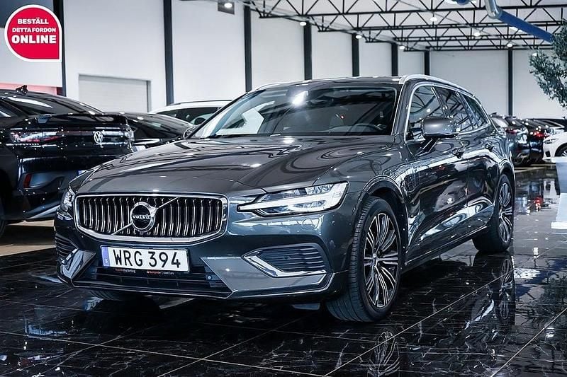 Mörkgrå Begagnad 2021 Volvo V60 Kombi | 249 500 kr (Superpris) - Bild 1/4