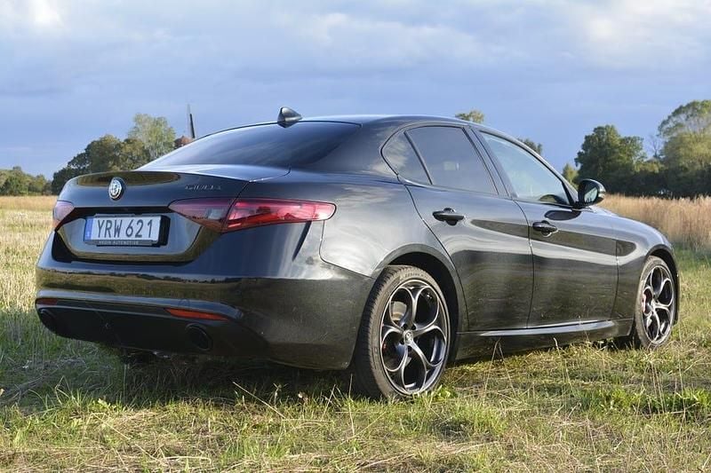 Begagnad Alfa Romeo Giulia 200 HK (147 kW) 2019 Vulcano black metallic Sedan