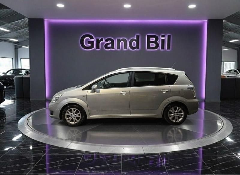 Begagnad Toyota Corolla Verso 129 HK (94 kW) 2008 Silver Minibuss