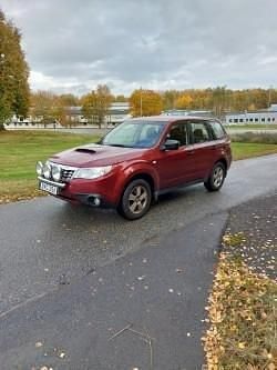 Röd Begagnad 2011 Subaru Forester SUV | 45 000 kr (Lite dyr) - Bild 1/2