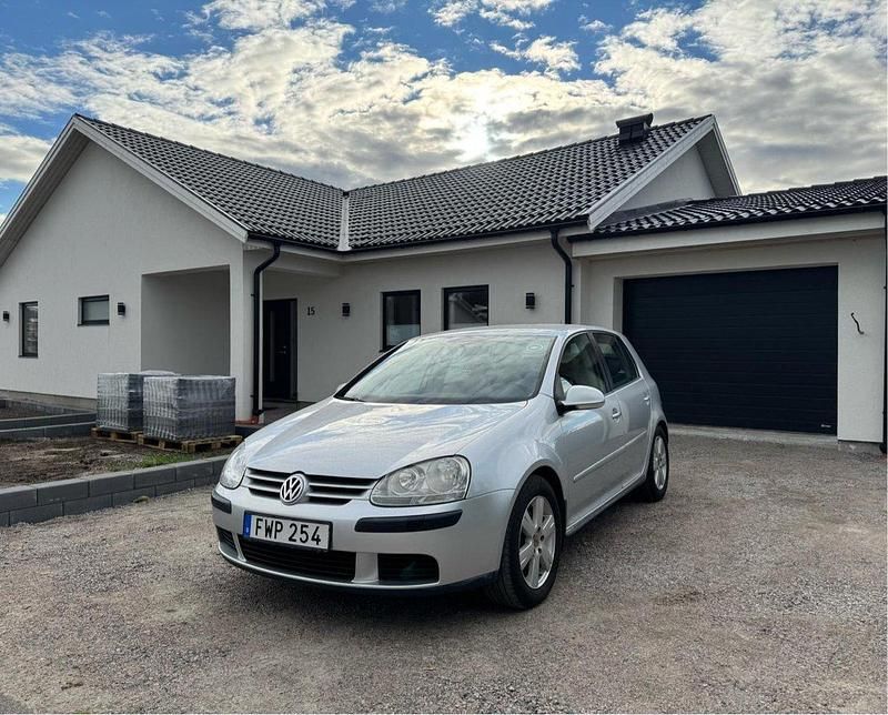 Silver Begagnad 2008 VW Golf VI Trendline Halvkombi | 37 900 kr (Marknadspris) - Bild 1/4