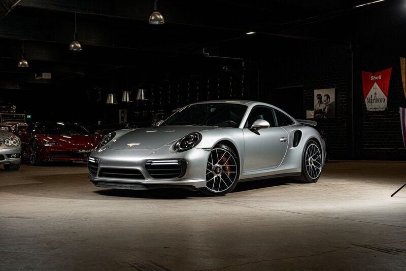 Begagnad 2017 Porsche 911 Turbo S Sportkupé | 1 799 990 kr - Bild 1/4