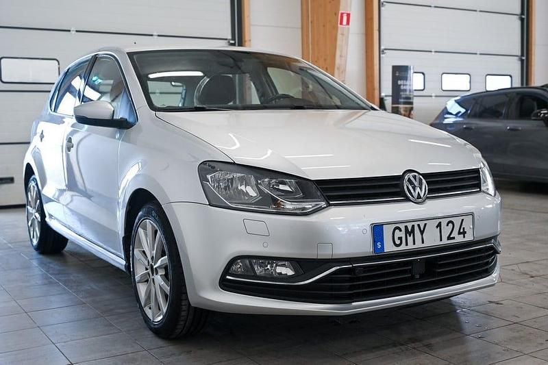 Begagnad VW Polo 90 HK (66 kW) 2014 Silver Halvkombi