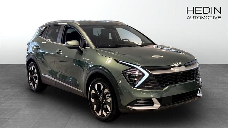 Grön (green) Ny 2025 Kia Sportage Advance SUV | 444 475 kr (Bra pris) - Bild 1/4