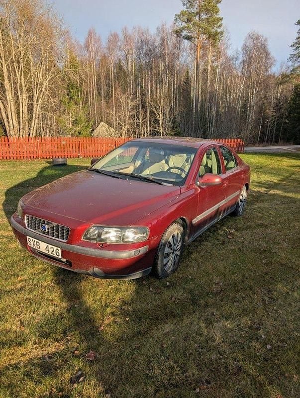 Begagnad 2002 Volvo S60 Sedan | 6 000 kr (Superpris) - Bild 1/4