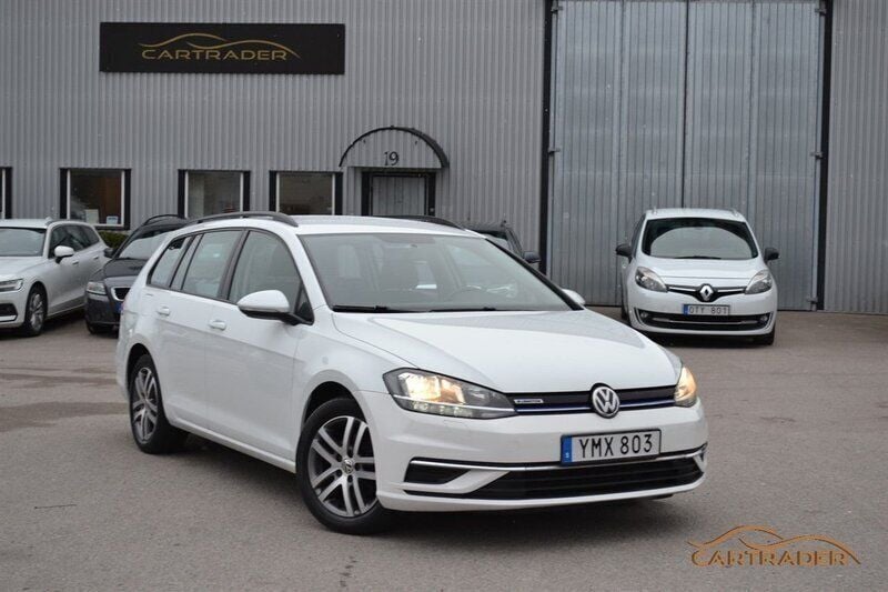Vit Begagnad 2018 VW Golf VII Kombi | 99 900 kr (Bra pris) - Bild 1/4