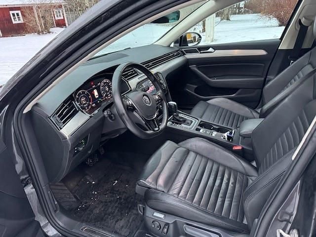 Begagnad VW Passat 190 HK (139 kW) 2018 Grå metallic Kombi