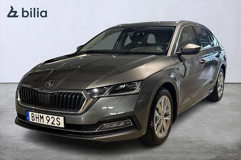 Grå Begagnad 2024 Skoda Octavia Kombi | 319 000 kr (Marknadspris) - Bild 1/4