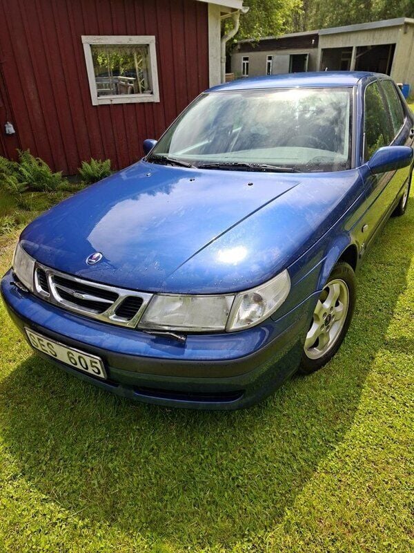Blå Begagnad 2001 Saab 9-5 Sedan | 25 000 kr (Marknadspris) - Bild 1/4