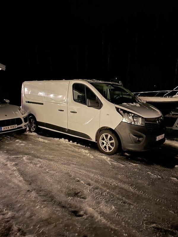 Begagnad Opel Vivaro 115 HK (84 kW) 2016 Minibuss
