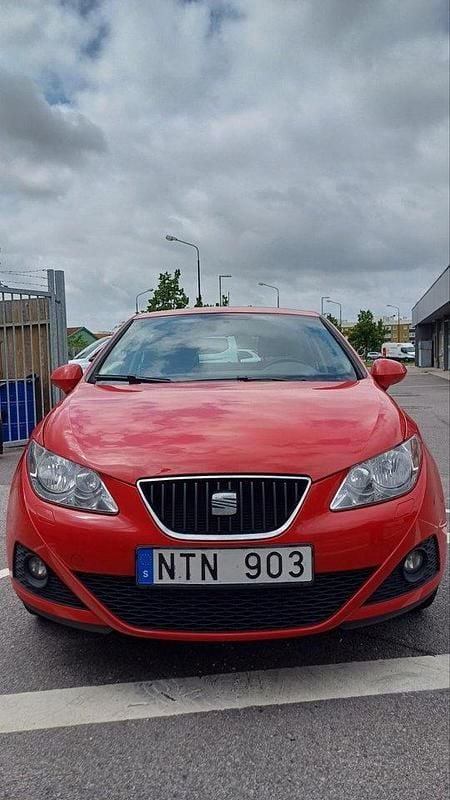 Röd Begagnad 2011 Seat Ibiza Style Halvkombi | 39 000 kr (Bra pris) - Bild 1/4