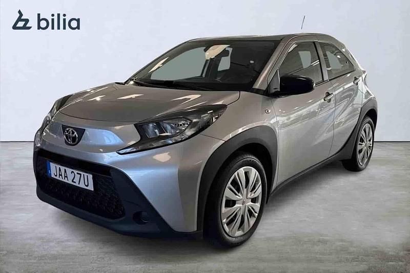 Silver Begagnad 2022 Toyota Aygo Halvkombi | 169 900 kr (Marknadspris) - Bild 1/1