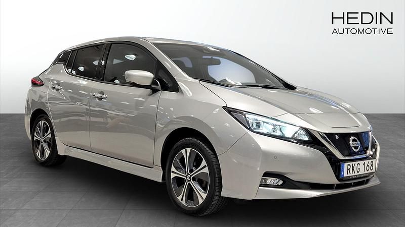 Silver Begagnad 2021 Nissan Leaf N-Connecta Halvkombi | 199 900 kr (Marknadspris) - Bild 1/4