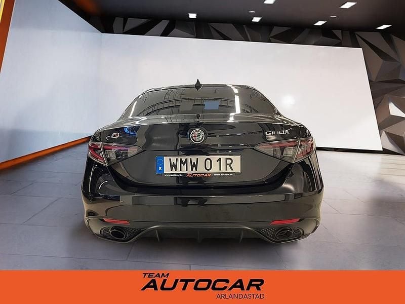 Begagnad Alfa Romeo Giulia Veloce 280 HK (205 kW) 2023 Svart Sedan