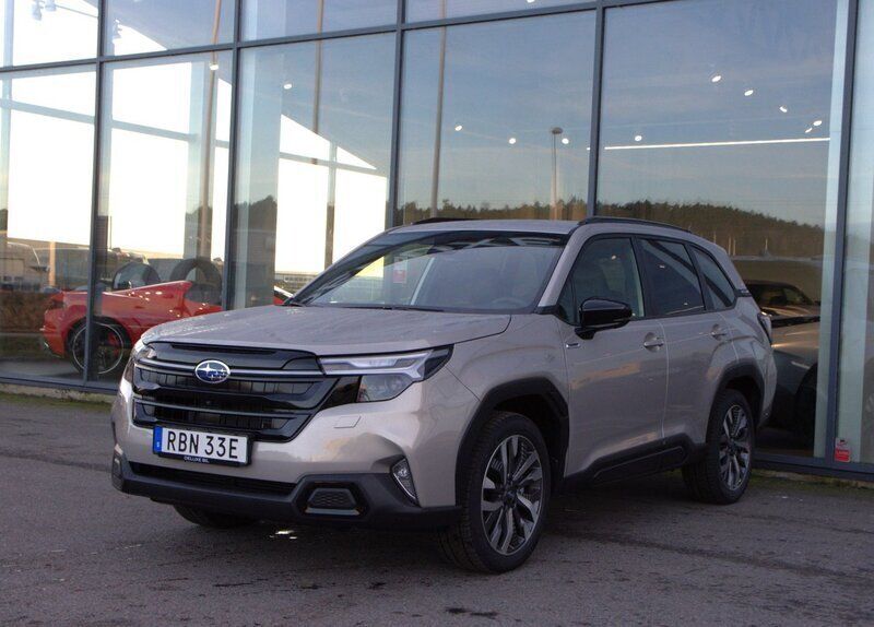 Brun Ny 2025 Subaru Forester SUV | 463 400 kr (Marknadspris) - Bild 1/4