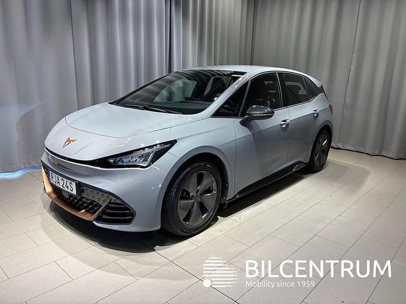 Grå Begagnad 2023 Cupra Born Halvkombi | 269 900 kr (Marknadspris) - Bild 1/4