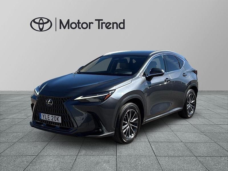 Grå Begagnad 2022 Lexus NX350h Executive Line SUV | 459 900 kr (Bra pris) - Bild 1/4