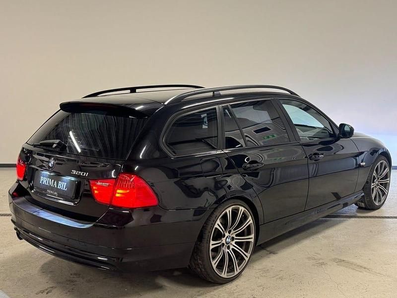 Begagnad BMW 320 Comfort Edition 170 HK (125 kW) 2009 Svart Kombi