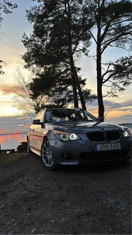Grå Begagnad 2009 BMW 530 M Sport Kombi | 80 000 kr (Dyr) - Bild 1/4