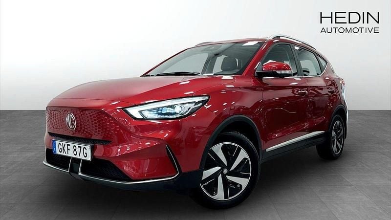 Röd (red) Begagnad 2022 MG ZS Luxury Sedan | 244 900 kr (Superpris) - Bild 1/4