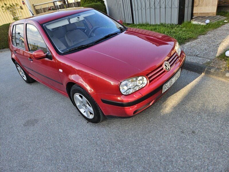 Röd Begagnad 2001 VW Golf IV Basis Halvkombi | 25 000 kr (Marknadspris) - Bild 1/4