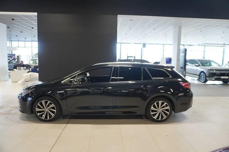 Begagnad Toyota Corolla Style 122 HK (89 kW) 2021 Svart Kombi
