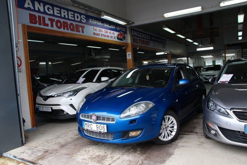 Blå Begagnad 2011 Fiat Bravo Halvkombi | 39 999 kr - Bild 1/4