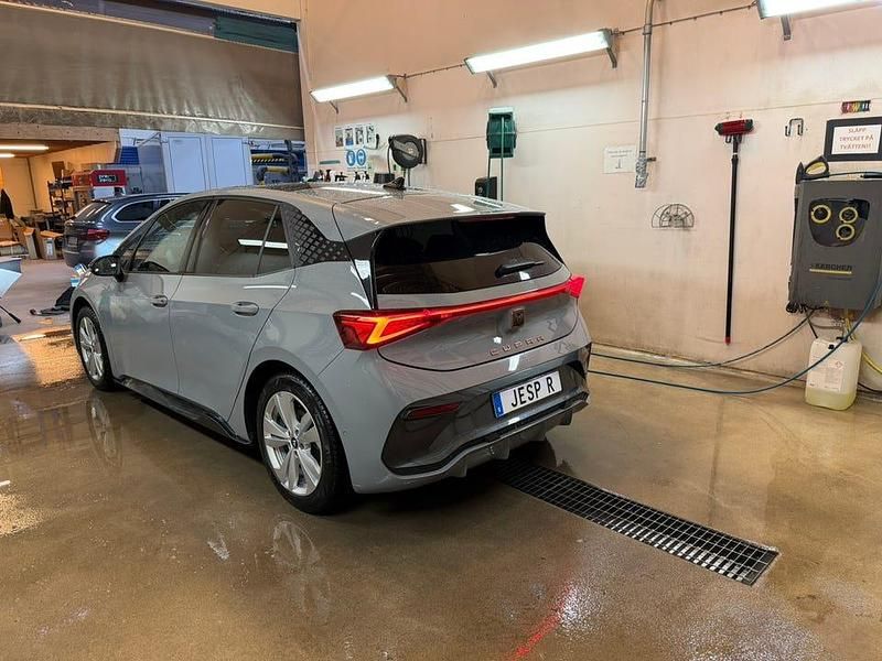 Begagnad Cupra Born e-Boost 169 kW (231 HK) 2022 Halvkombi
