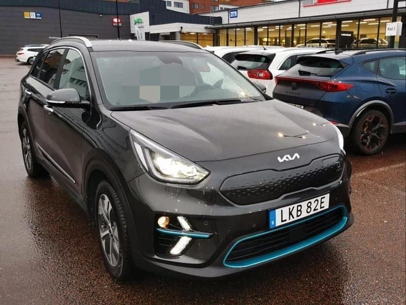 Grå metallic Begagnad 2022 Kia e-Niro SUV | 245 000 kr (Superpris) - Bild 1/4