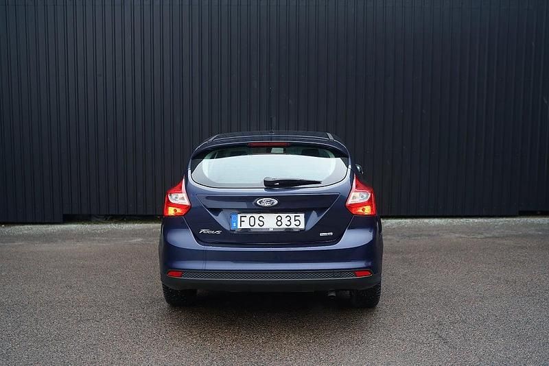 Begagnad Ford Focus Trend 120 HK (88 kW) 2012 Blå Halvkombi