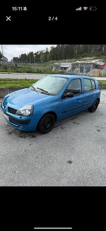 Blå Begagnad 2003 Renault Clio II Expression Halvkombi | 14 500 kr (Bra pris) - Bild 1/4