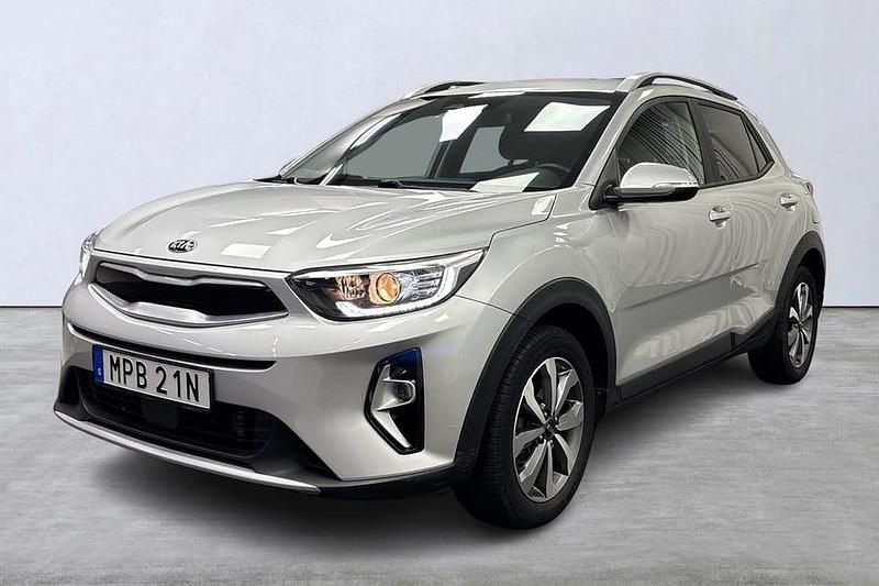 Grå Begagnad 2021 Kia Stonic SUV | 189 900 kr (Marknadspris) - Bild 1/4