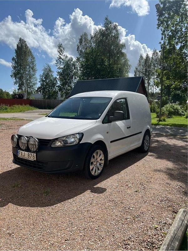Vit Begagnad 2013 VW Caddy Minibuss | 49 000 kr (Marknadspris) - Bild 1/3