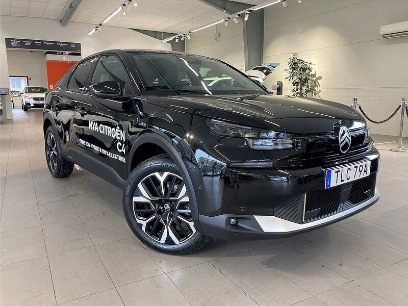 Svart (svart perla nera) Begagnad 2025 Citroën C4 PureTech Halvkombi | 279 900 kr (Lite dyr) - Bild 1/4
