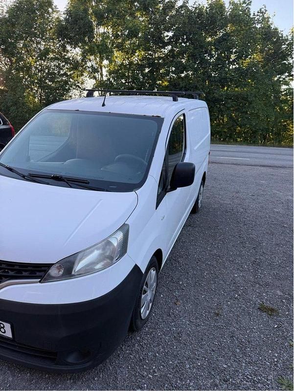 Vit Begagnad 2016 Nissan NV200 Van | 36 000 kr (Marknadspris) - Bild 1/4