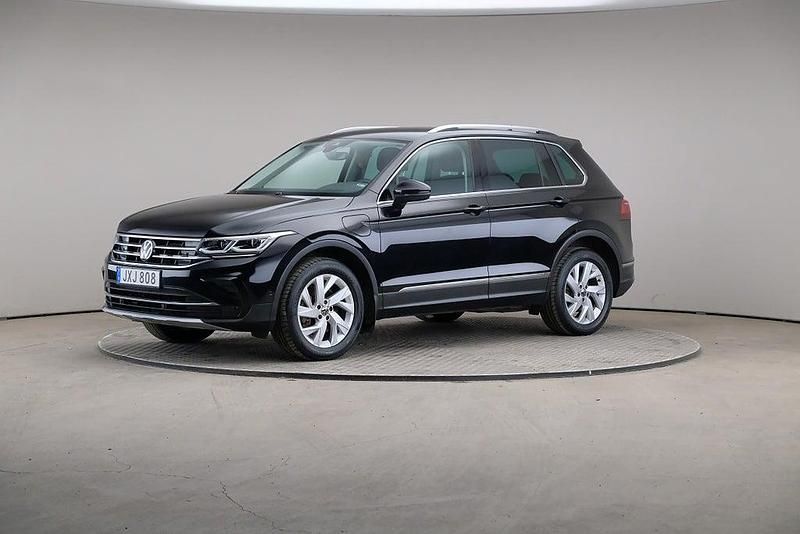 Begagnad VW Tiguan Elegance 245 HK (180 kW) 2023 Svart SUV