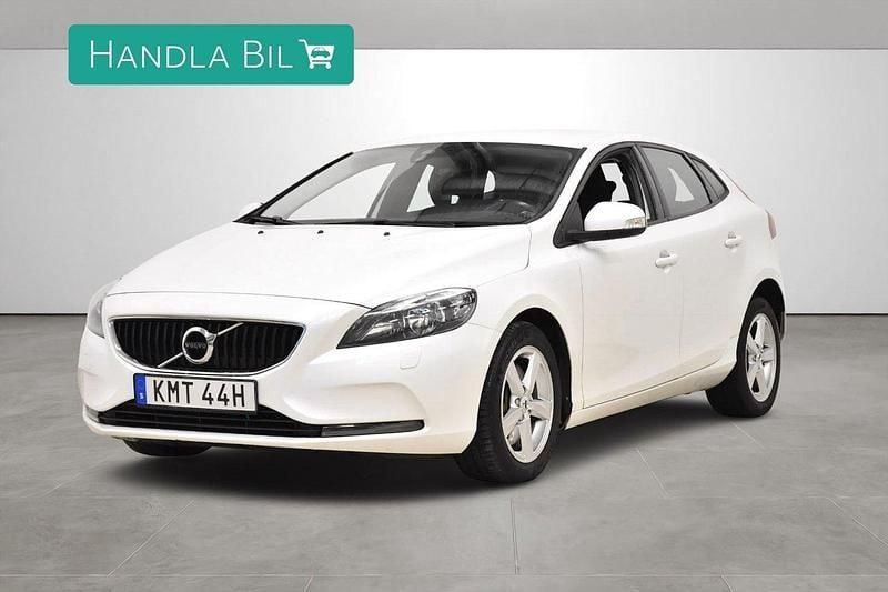 Vit Begagnad 2016 Volvo V40 Kinetic Halvkombi | 144 900 kr (Marknadspris) - Bild 1/4
