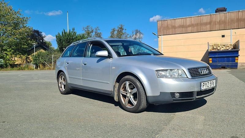 Silver Begagnad 2003 Audi A4 Comfort Kombi | 19 500 kr (Marknadspris) - Bild 1/4