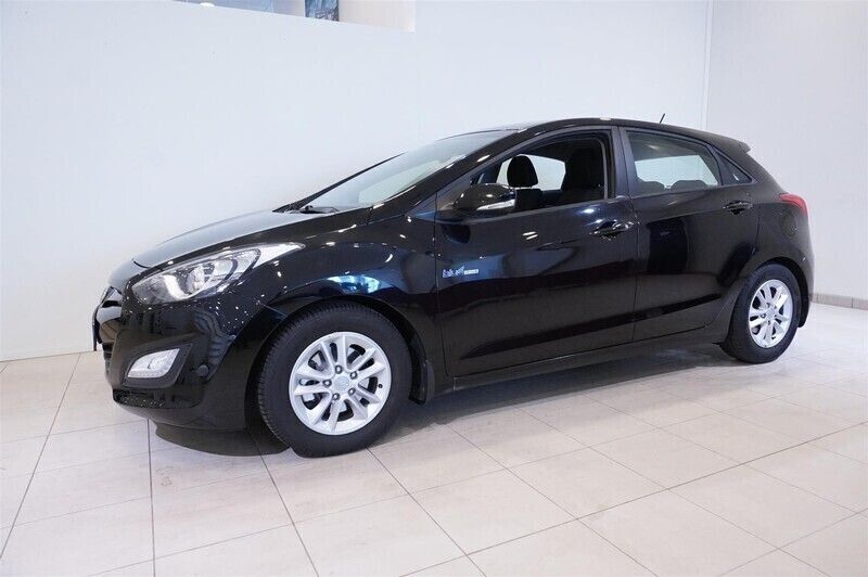 Begagnad Hyundai i30 110 HK (80 kW) 2014 Phantom black (me) Halvkombi