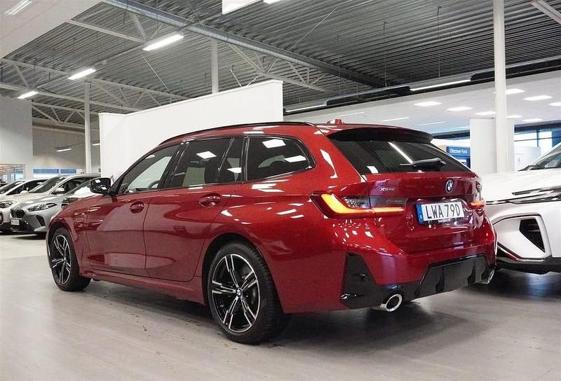 Begagnad BMW 330 M Sport 292 HK (214 kW) 2025 Fire red metallic Kombi